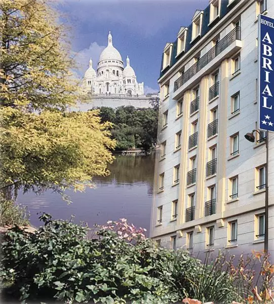 Alibaba https://cdn.alibaba.ir/ostorage/hotel-accommodation-images/6888cfe3ac13a7ed0d85e222_Paris-Tribe-Paris-Batignolles-0.webp