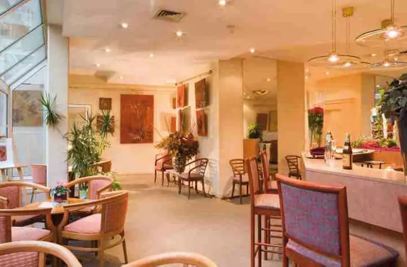 هتل آبریال پاریس