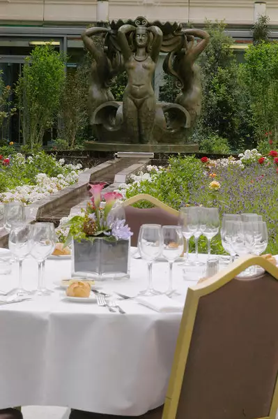 هتل L'Hotel Du Collectionneur پاریس