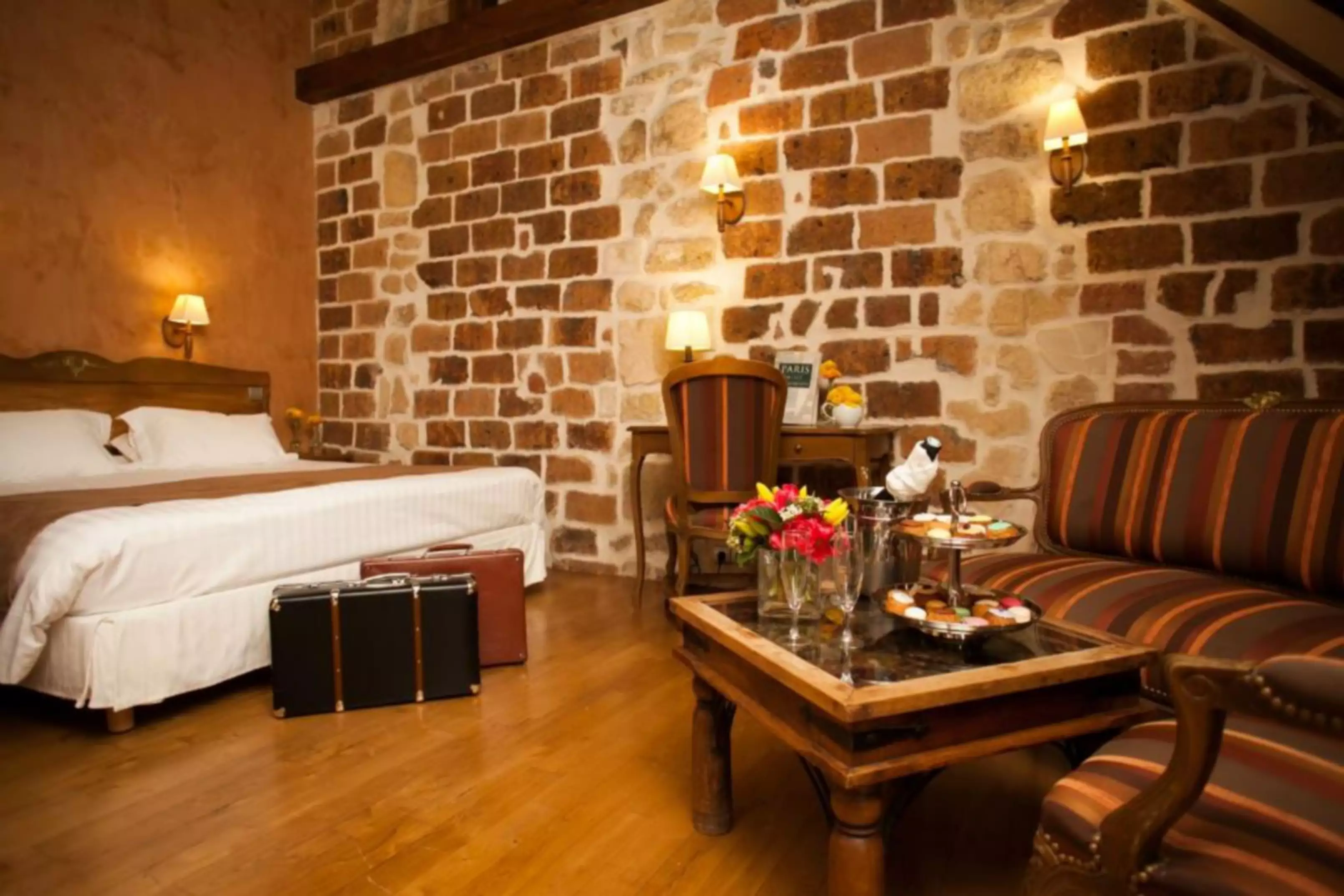 Alibaba https://cdn.alibaba.ir/ostorage/hotel-accommodation-images/6888d154ac13a7ed0d85e55b_Paris-Europe-Saint-Severin-Paris-Notre-Dame-0.webp