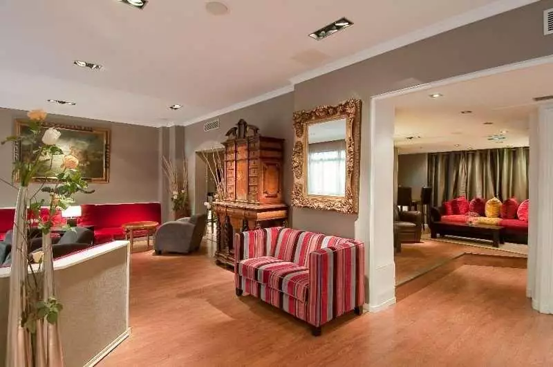 هتل Claude Bernard پاریس