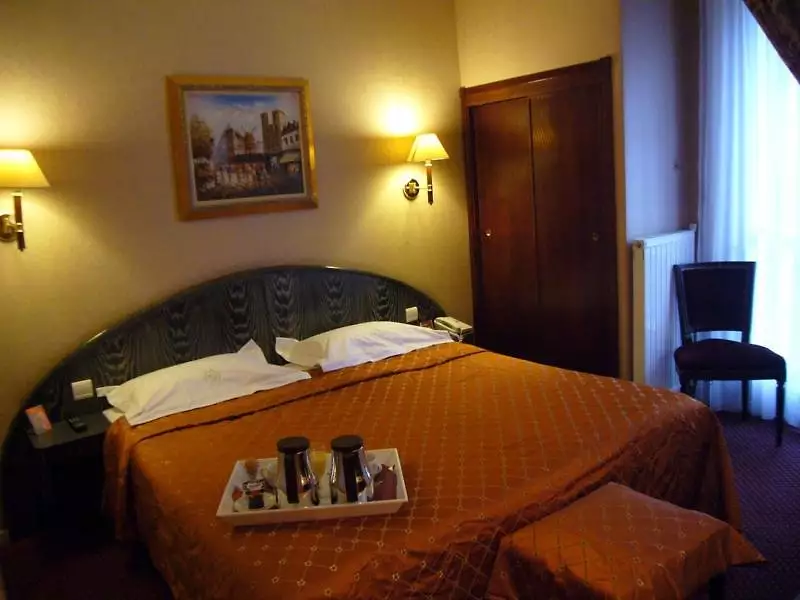 هتل Hotel Regence پاریس