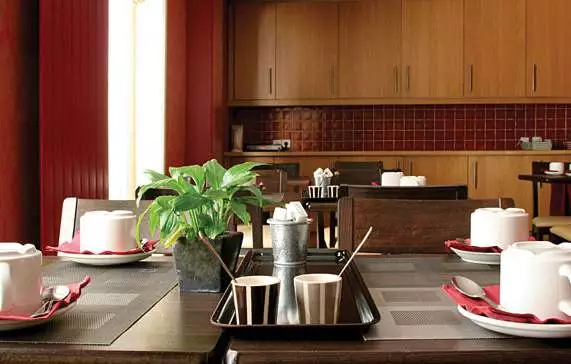 هتل Hôtel Sacha پاریس