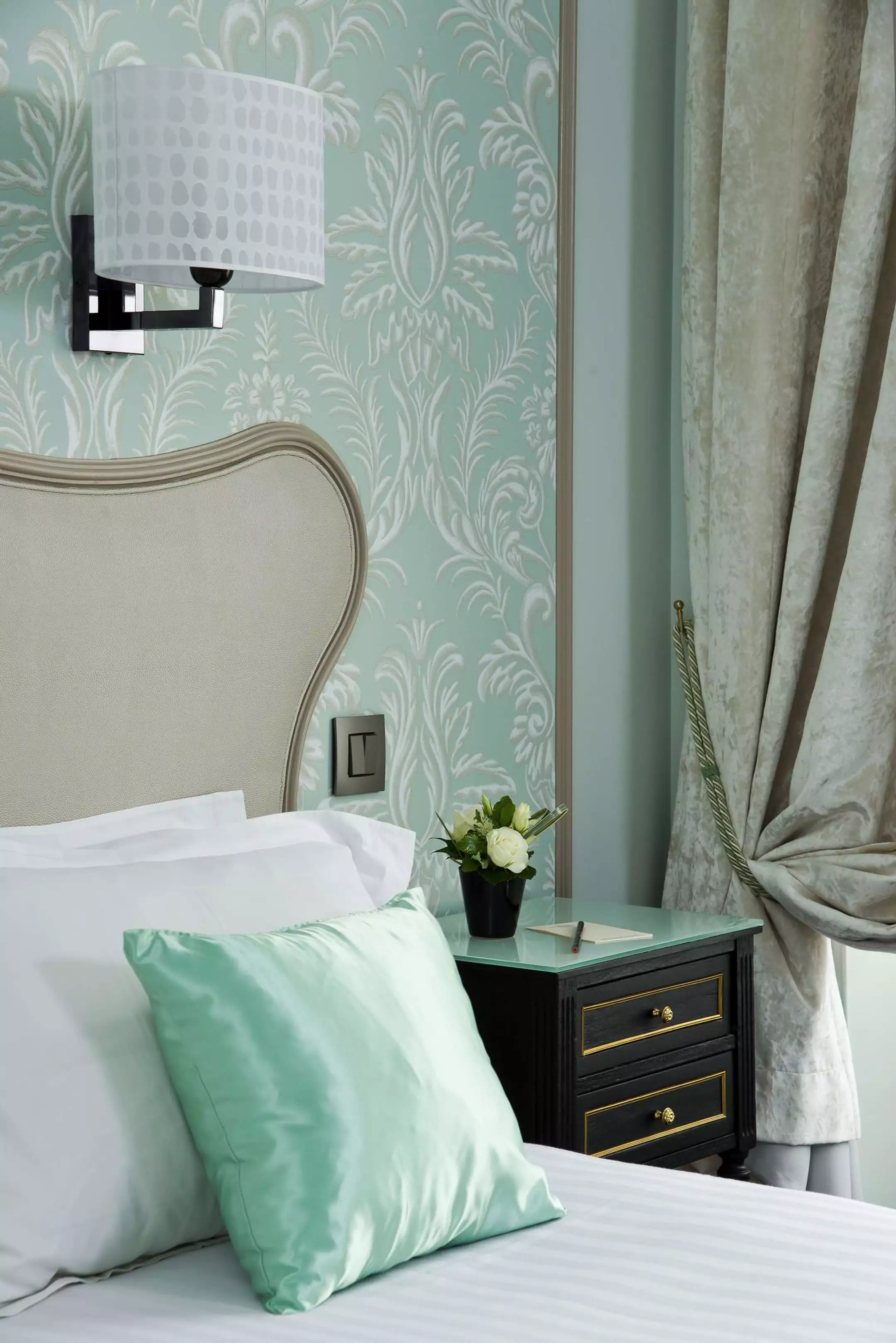 Alibaba https://cdn.alibaba.ir/ostorage/hotel-accommodation-images/6888d4beac13a7ed0d85ec99_Paris-H-tel-Saint-P-tersbourg-Op-ra-0.webp