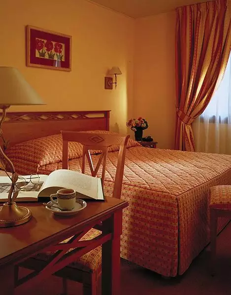 هتل Hotel Etoile Saint Ferdinand by HappyCulture™ پاریس