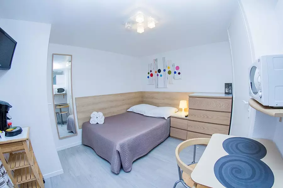 هتل دلورلوج پاریس