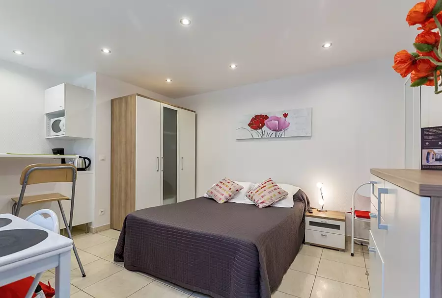 هتل دلورلوج پاریس