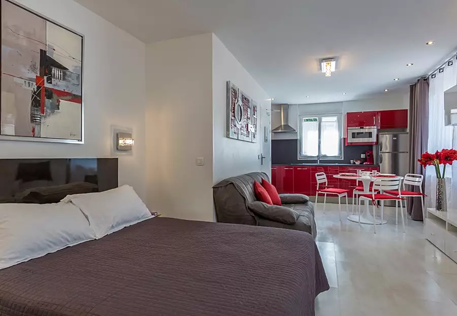 هتل دلورلوج پاریس