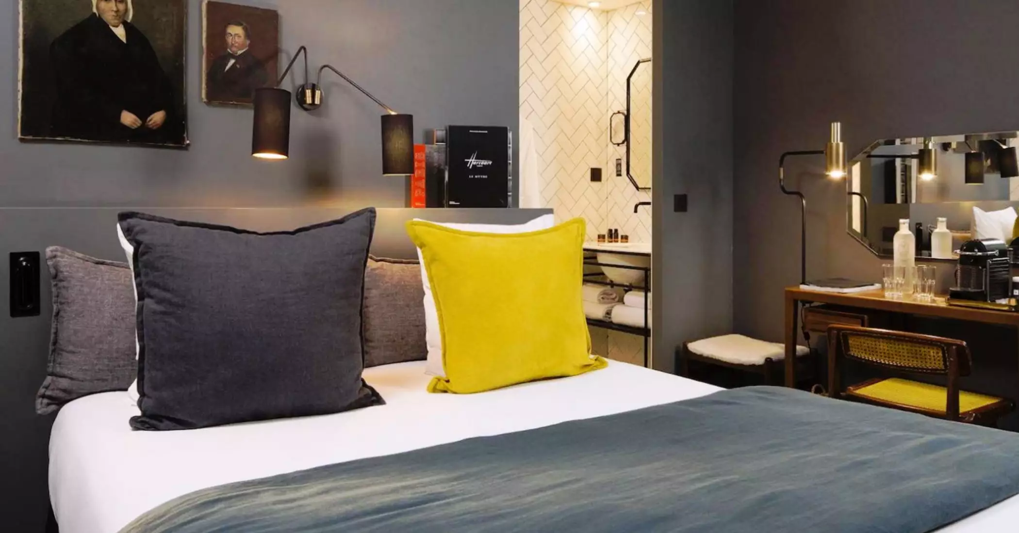 Alibaba https://cdn.alibaba.ir/ostorage/hotel-accommodation-images/6888d9b6ac13a7ed0d85f86c_Paris-C-O-Q-Hotel-Paris-0.webp