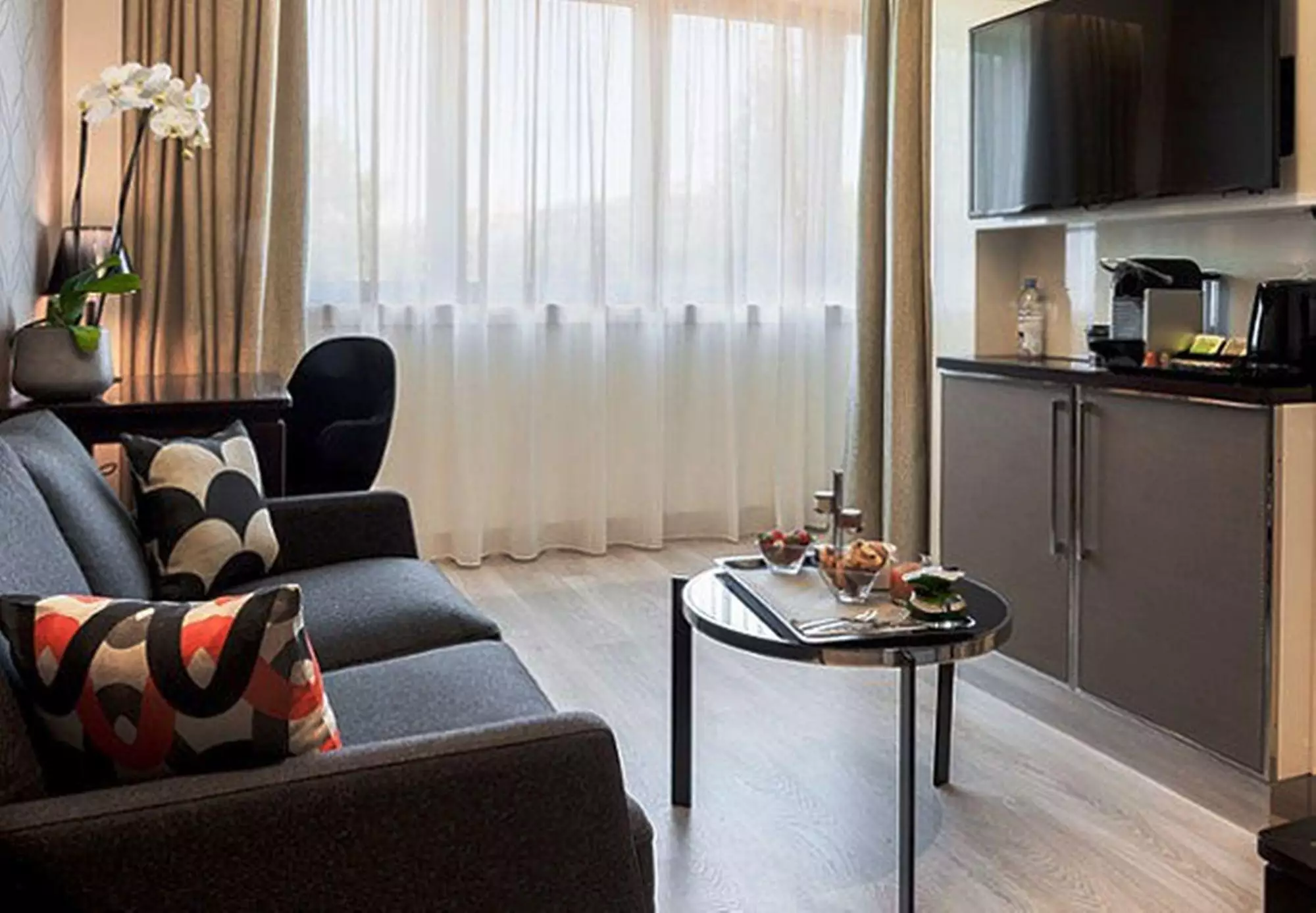 هتل AC Hotel Paris Porte Maillot پاریس