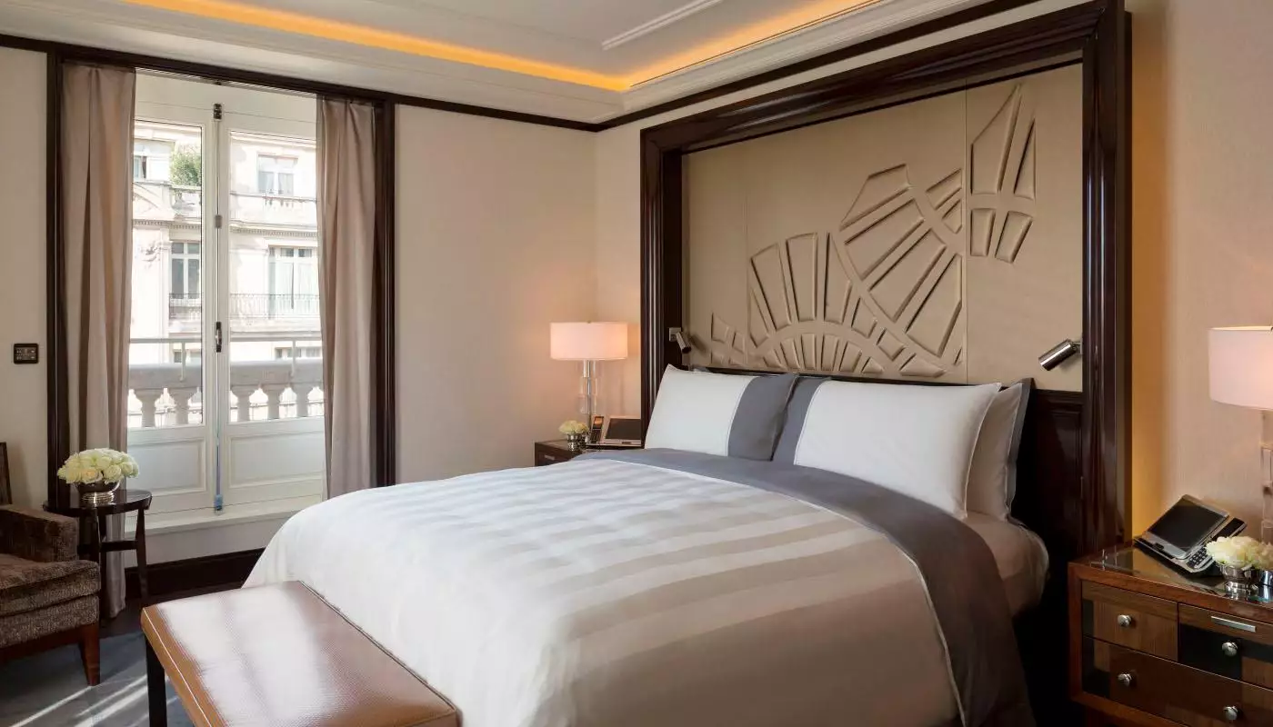 هتل پنینسولا پاریس پاریس