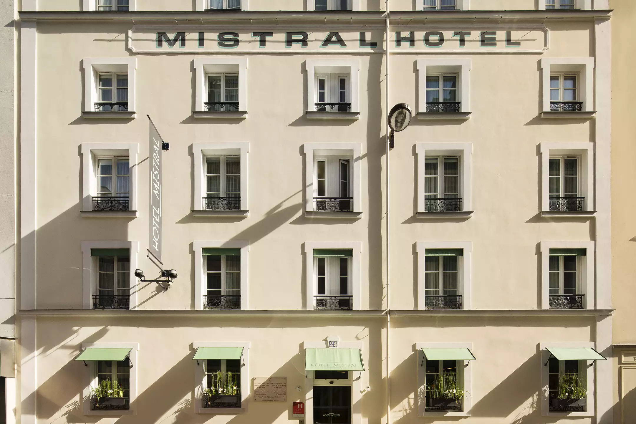هتل Hôtel Mistral پاریس