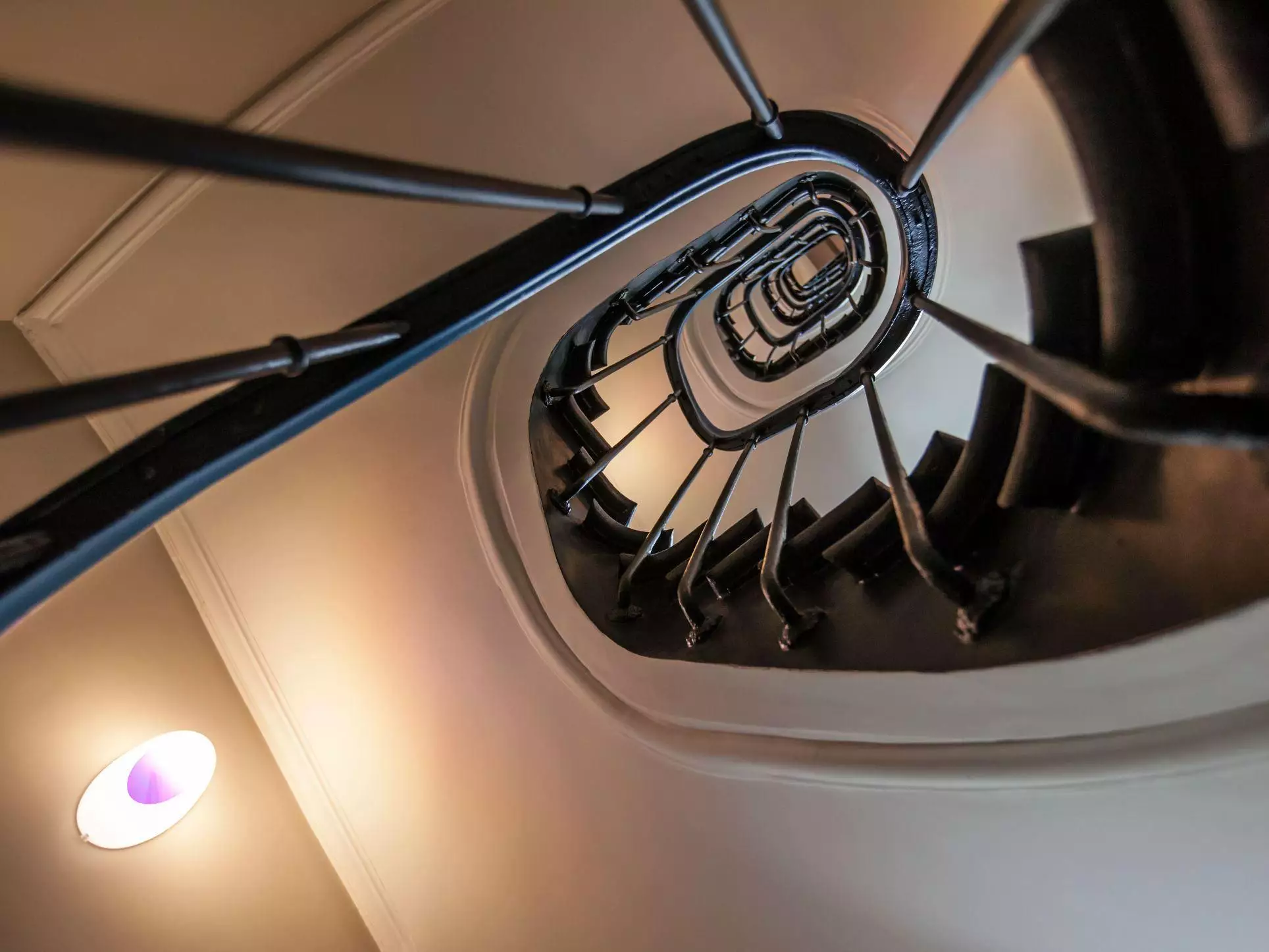 Alibaba https://cdn.alibaba.ir/ostorage/hotel-accommodation-images/6888daccac13a7ed0d85fbc0_Paris-Hotel-Helussi-0.webp