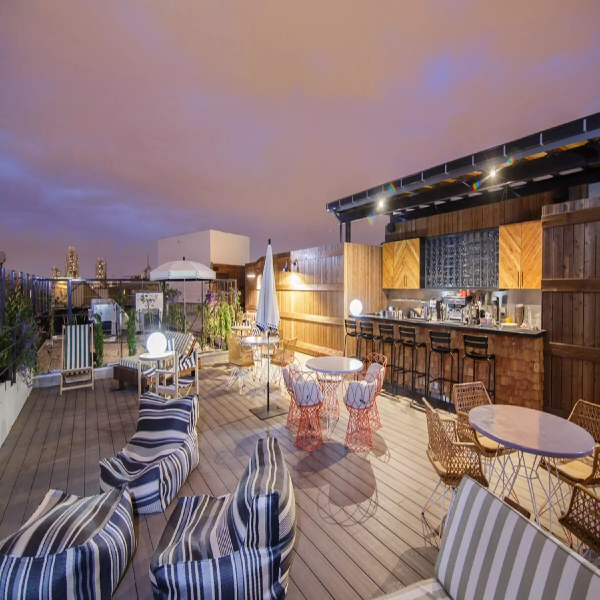 هتل هاستل جنراتور پاریس پاریس