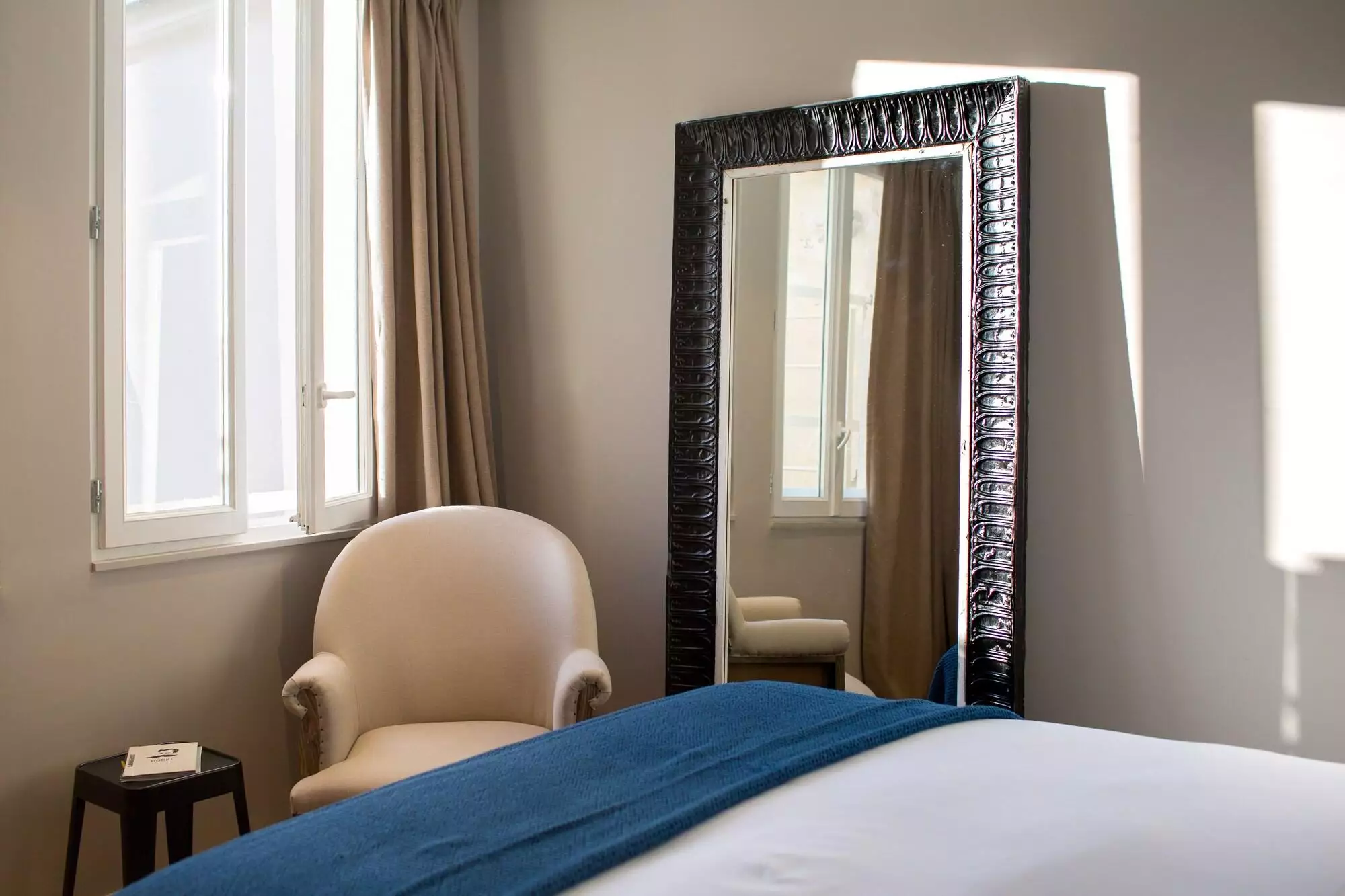 هتل Les Boulevards Hotel et Studio پاریس