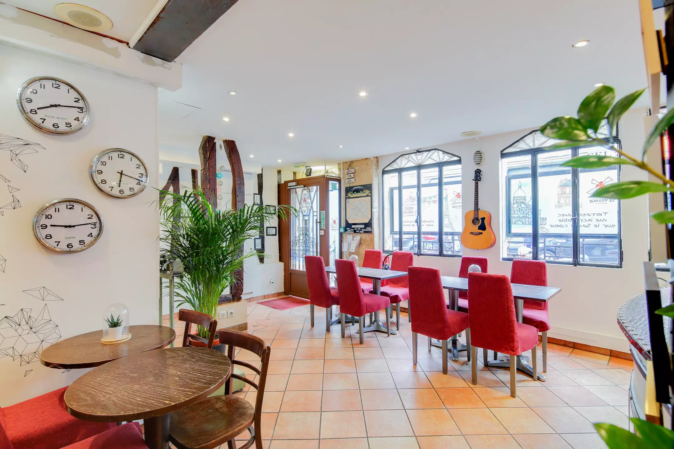 هتل Le Village Hostel پاریس