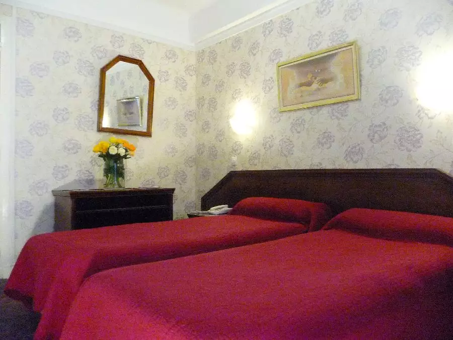 هتل Ambassadeur پاریس