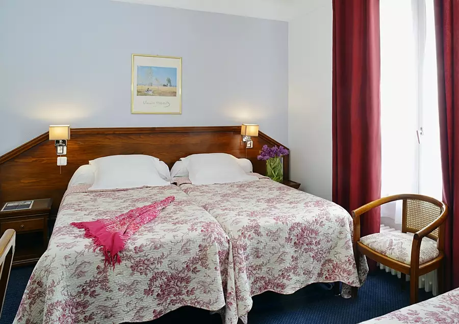 هتل Ambassadeur پاریس