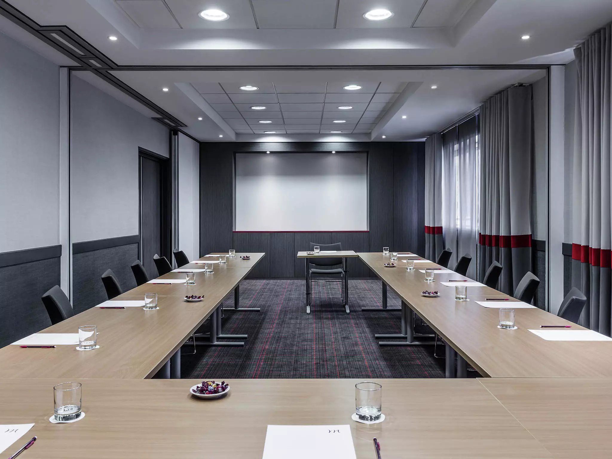 هتل Hôtel Mercure Paris La Défense Grande Arche پاریس