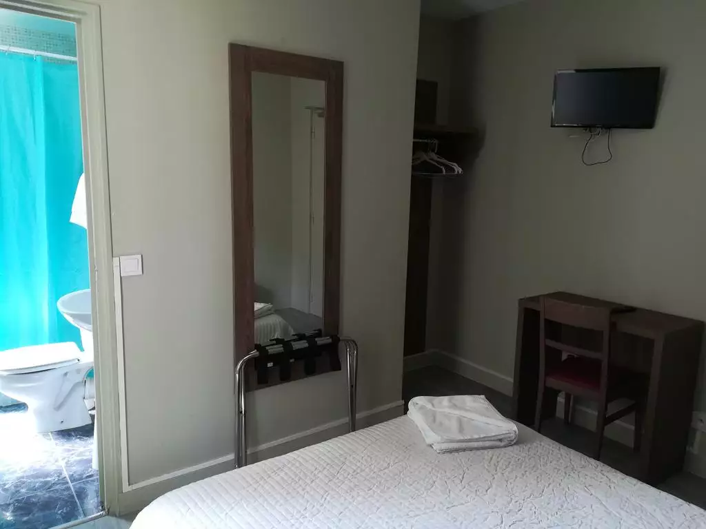 Alibaba https://cdn.alibaba.ir/ostorage/hotel-accommodation-images/6888e790ac13a7ed0d861876_Paris-H-tel-Du-Globe-18-0.webp