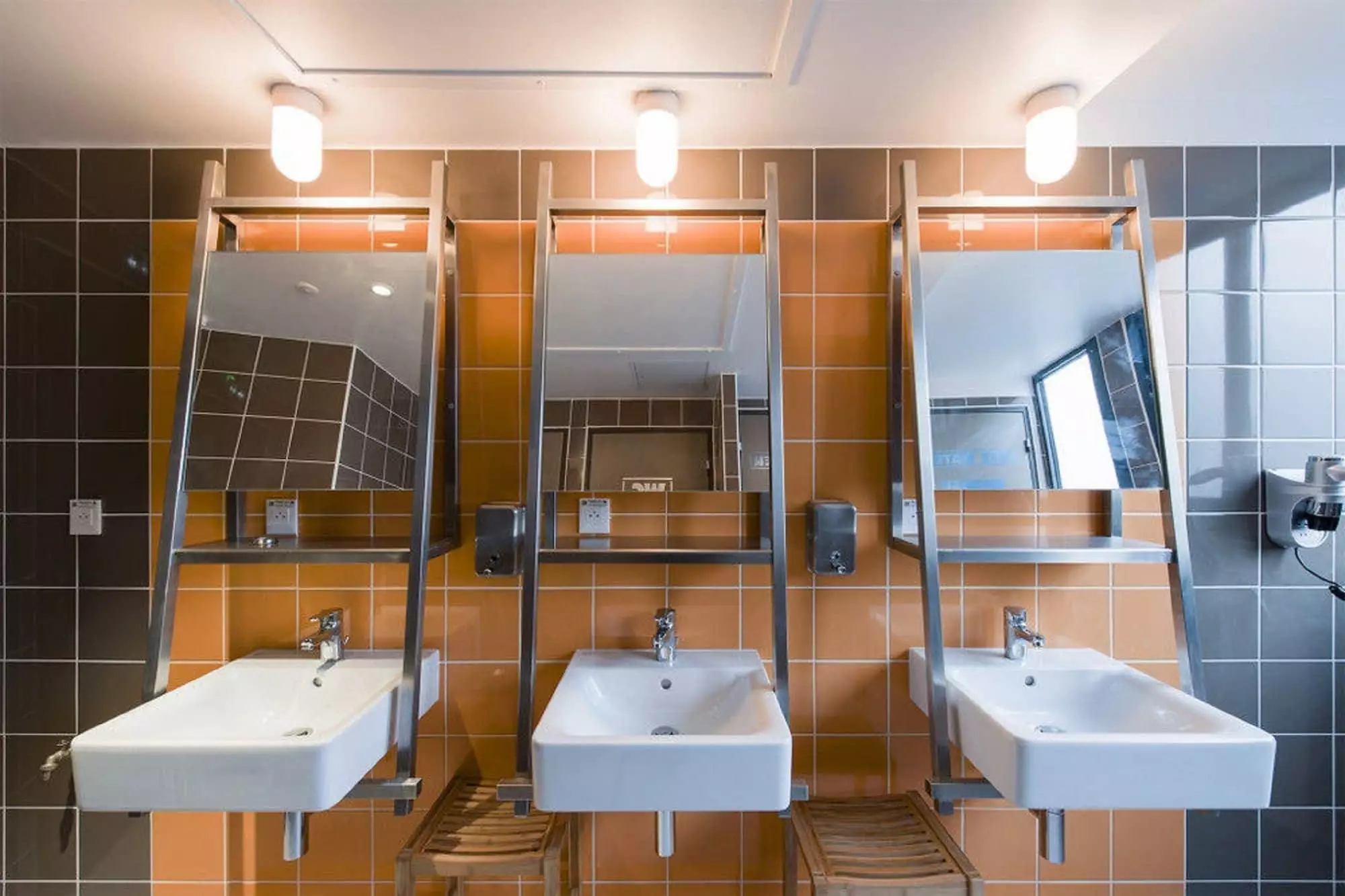 Alibaba https://cdn.alibaba.ir/ostorage/hotel-accommodation-images/6888e8b3ac13a7ed0d861b3a_Paris-Les-Piaules-Hostel-0.webp