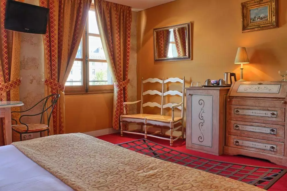 هتل Rives de Notre Dame پاریس