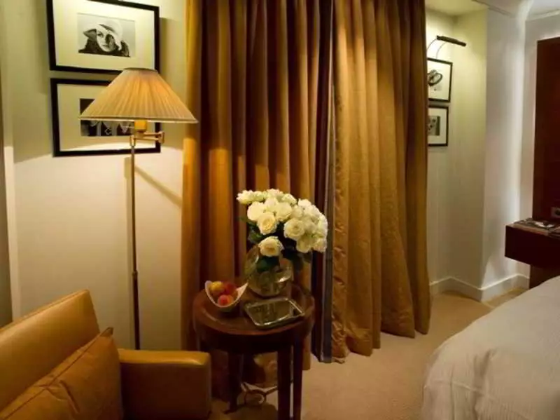 هتل Hotel Montaigne Paris پاریس