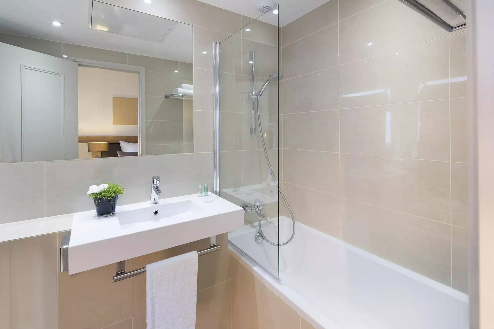 Alibaba https://cdn.alibaba.ir/ostorage/hotel-accommodation-images/6888eca6ac13a7ed0d862467_Paris-Galileo-0.webp