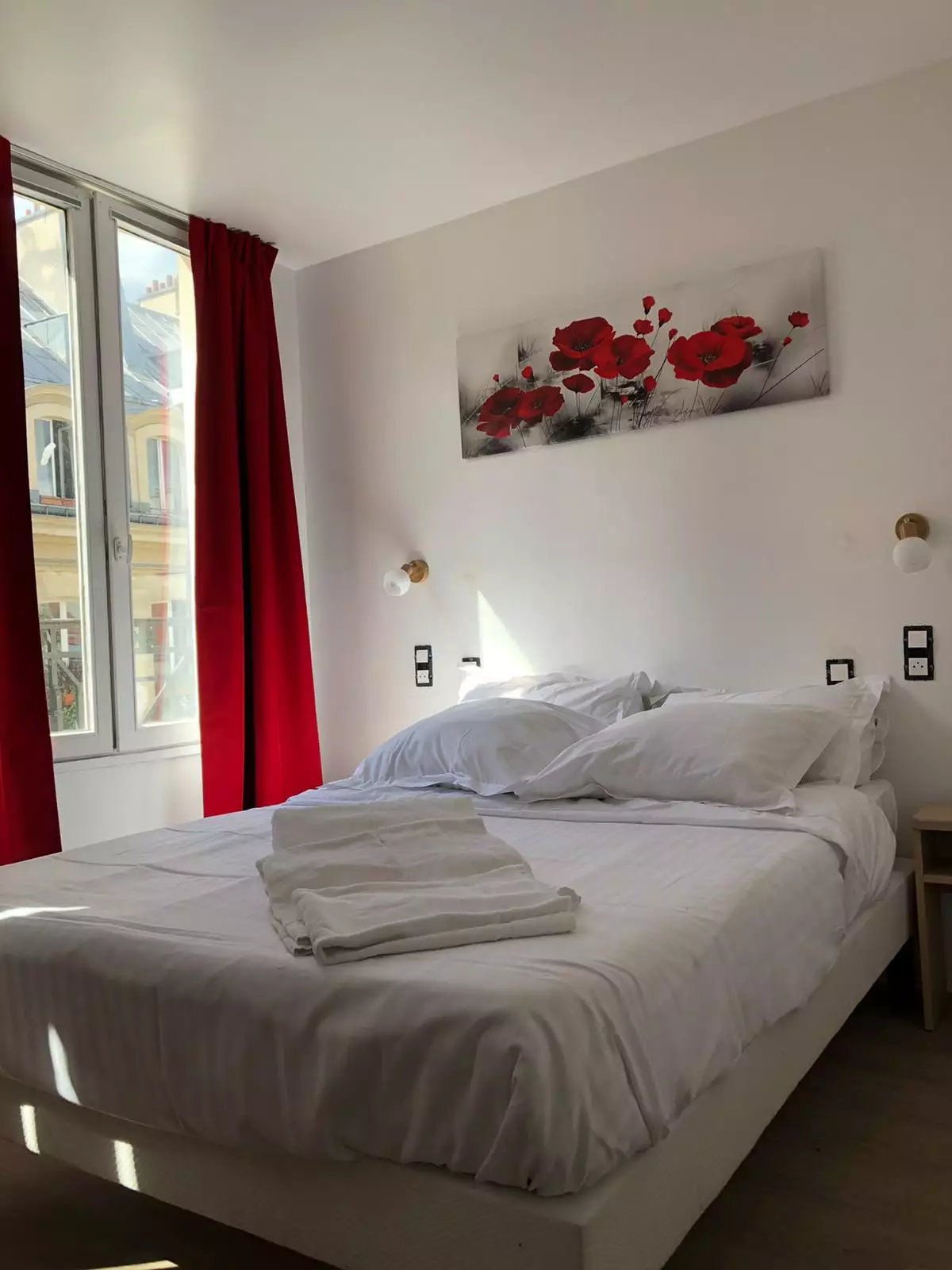 هتل De Bordeaux پاریس