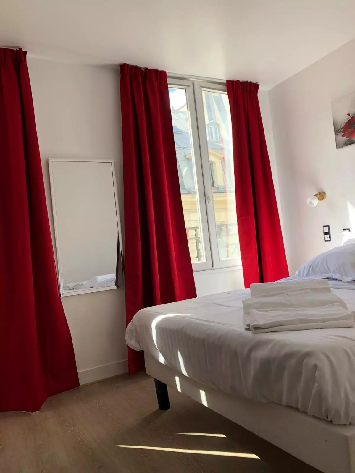 هتل De Bordeaux پاریس