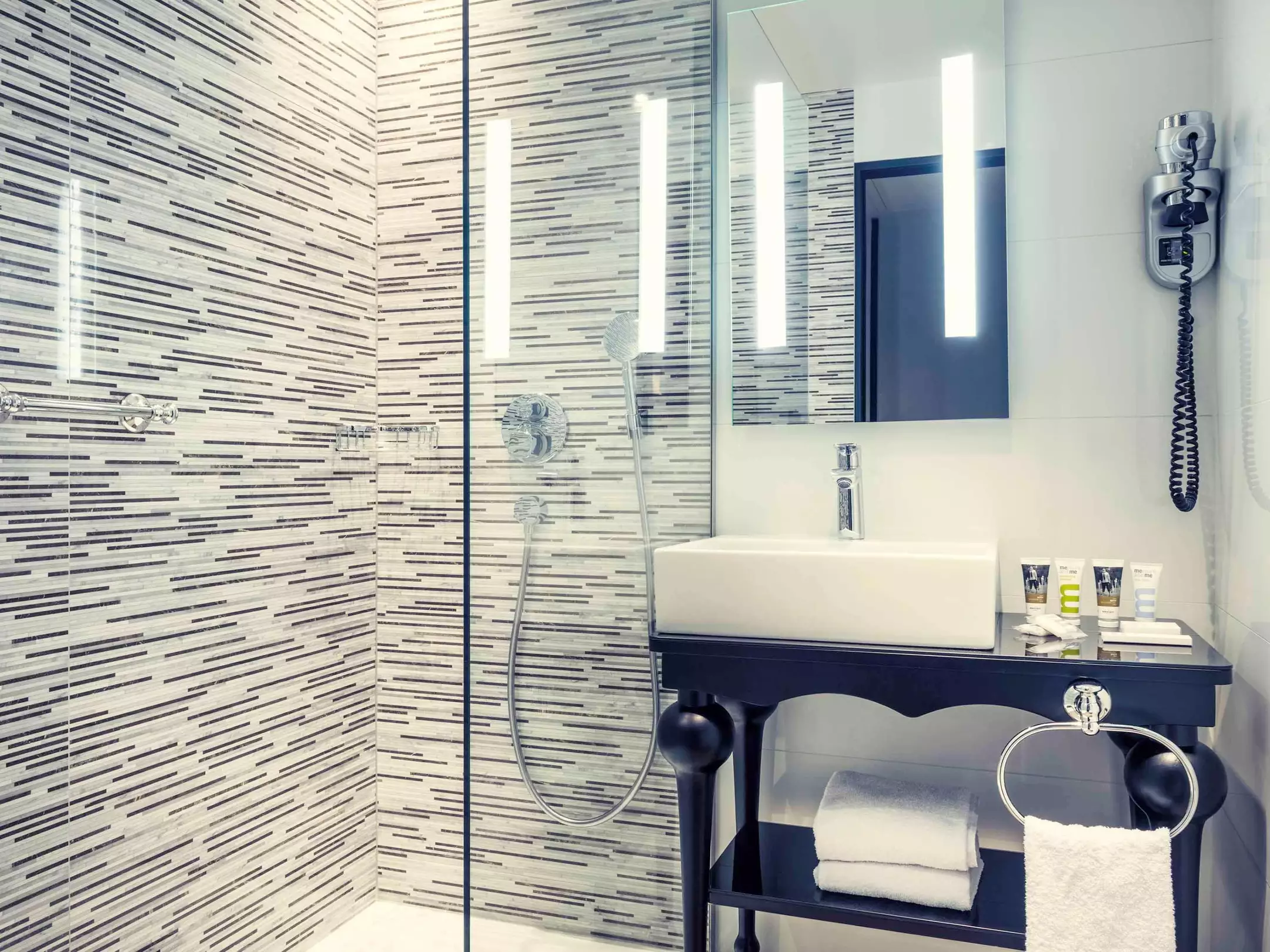 Alibaba https://cdn.alibaba.ir/ostorage/hotel-accommodation-images/6888edd3ac13a7ed0d8626ed_Paris-Mercure-Paris-Arc-de-Triomphe-Wagram-Hotel-0.webp