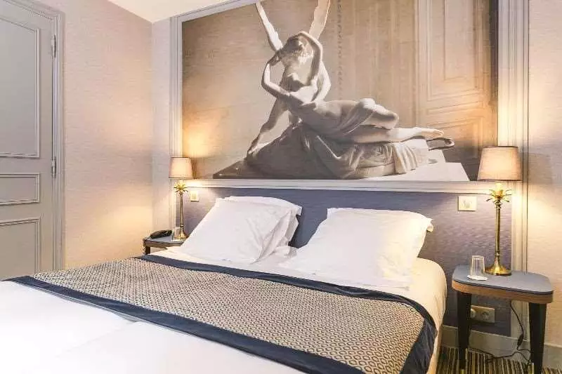 هتل Saint Christophe پاریس