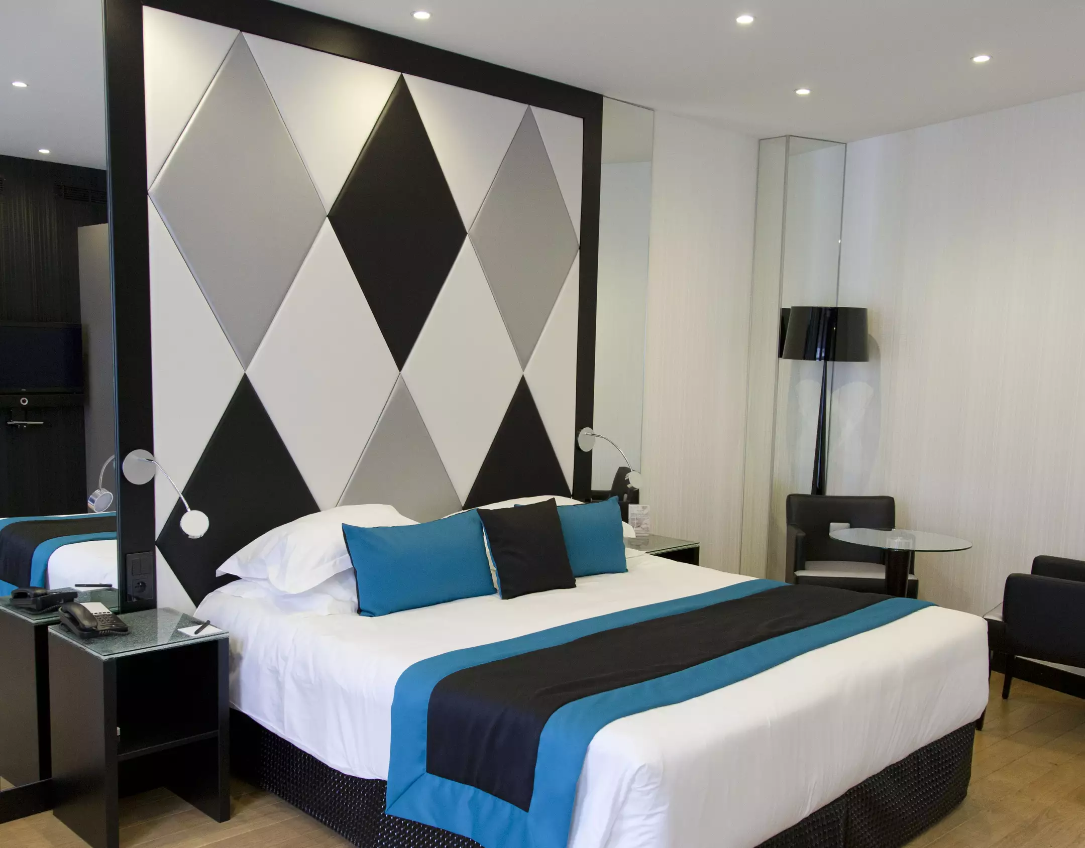 هتل L'Empire Paris پاریس