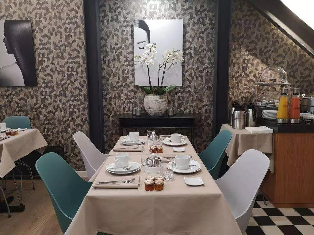 Alibaba https://cdn.alibaba.ir/ostorage/hotel-accommodation-images/6888f7caac13a7ed0d863b33_Paris-Hotel-Villa-Eifel-Mademoiselle-0.webp