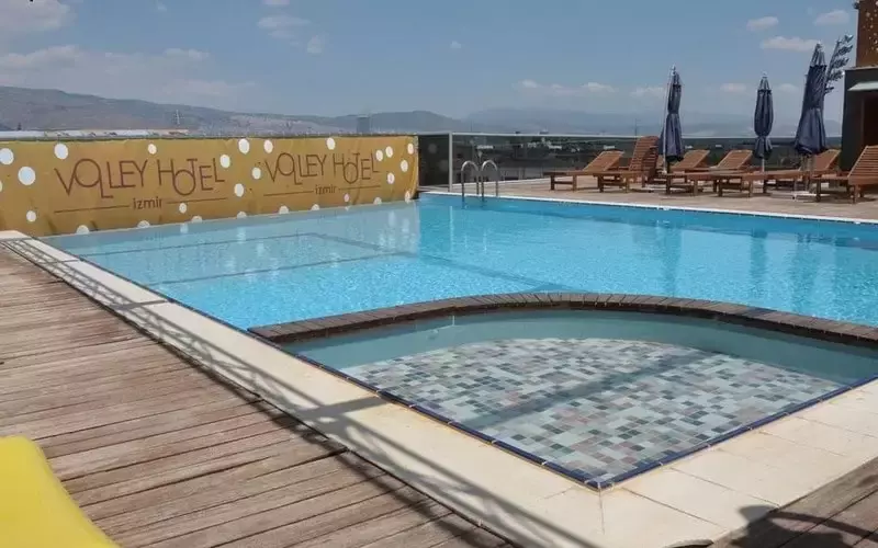 Alibaba https://cdn.alibaba.ir/ostorage/hotel-accommodation-images/6888f8f1ac13a7ed0d863ddc_Izmir-Volley-4.webp