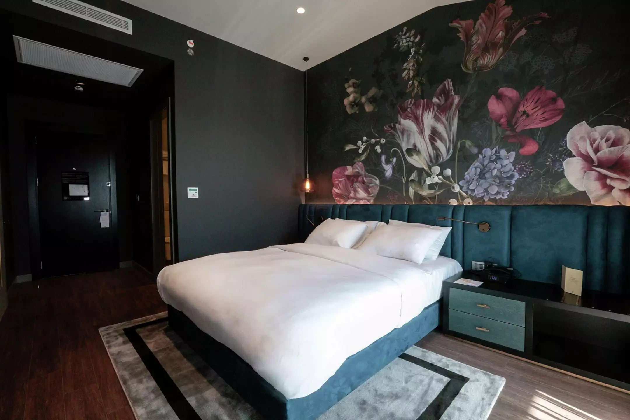 Alibaba https://cdn.alibaba.ir/ostorage/hotel-accommodation-images/6888fa90ac13a7ed0d8640de_Izmir-DoubleTree-by-Hilton-Izmir-Airport-78.webp