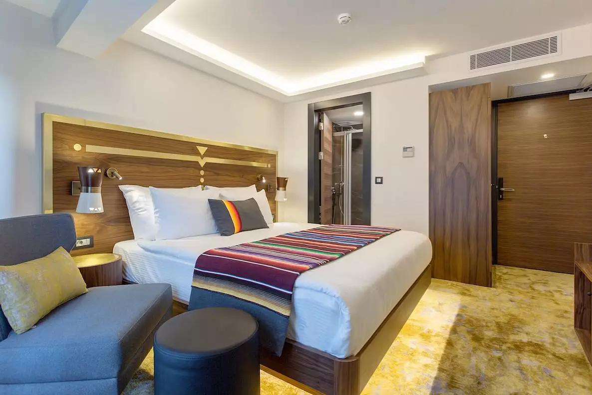 https://cdn.alibaba.ir/ostorage/hotel-accommodation-images/6888fbedac13a7ed0d8643cc_Izmir-HAY-Alsancak-0.webp