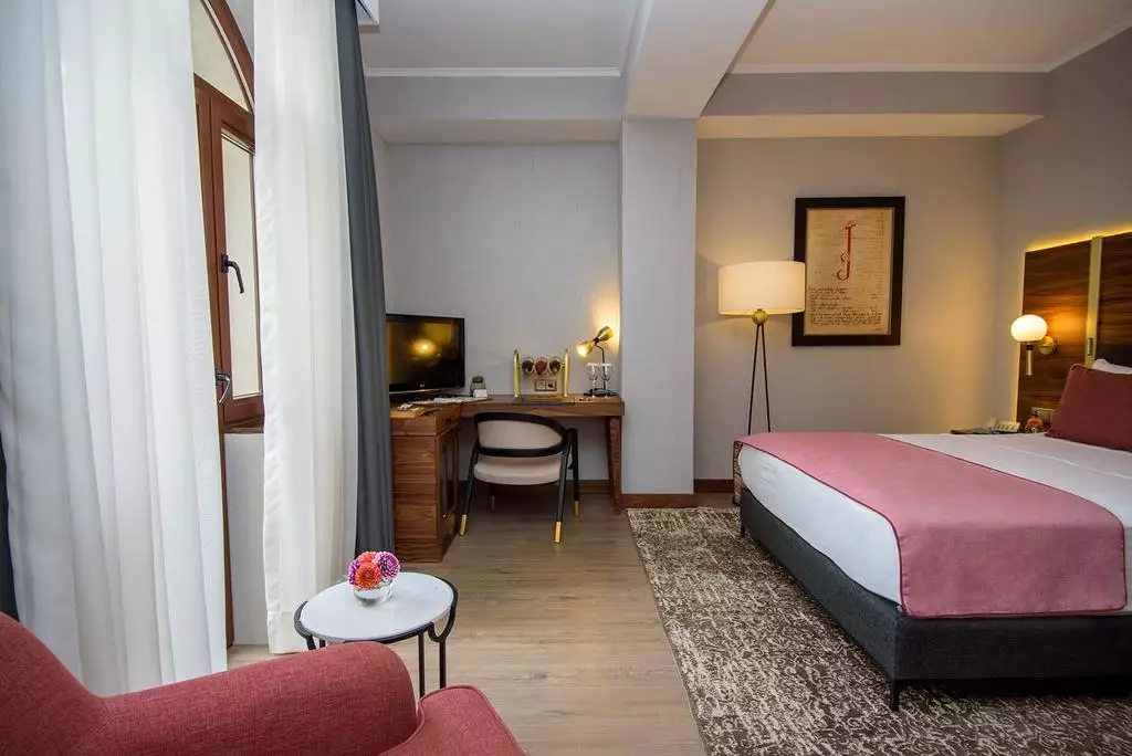 هتل Tiflis Palace تفلیس