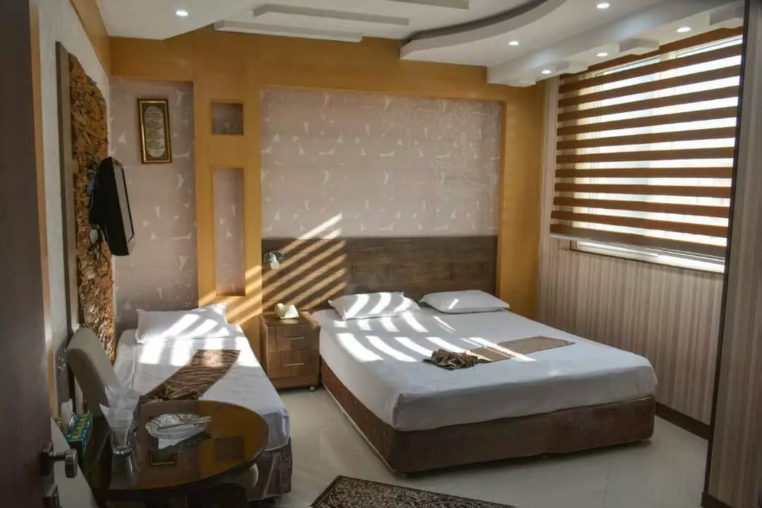 Alibaba https://cdn.alibaba.ir/ostorage/hotel-accommodation-images/6891e864a1e6f83605b7dbf6_۳تخت.webp