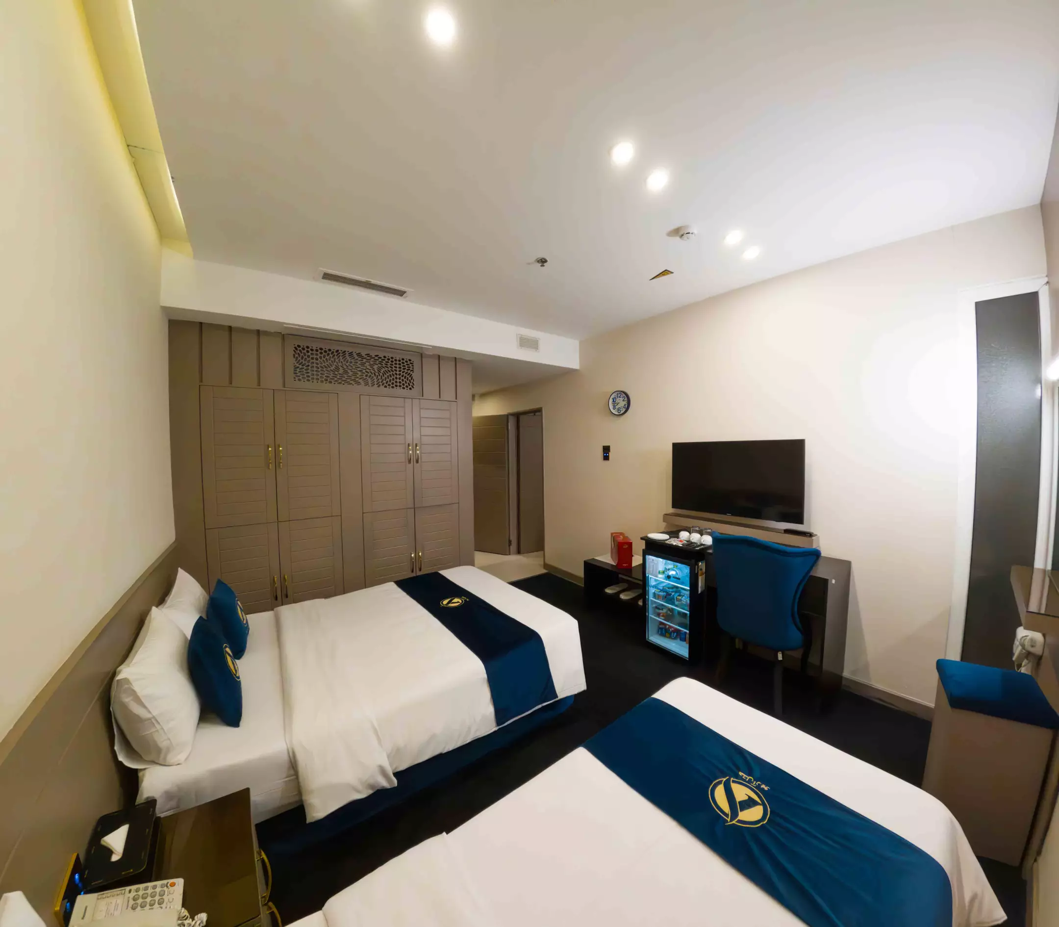 Alibaba https://cdn.alibaba.ir/ostorage/hotel-accommodation-images/689344a6ac13a7ed0d86566e_3-تخته-اکونومی.webp