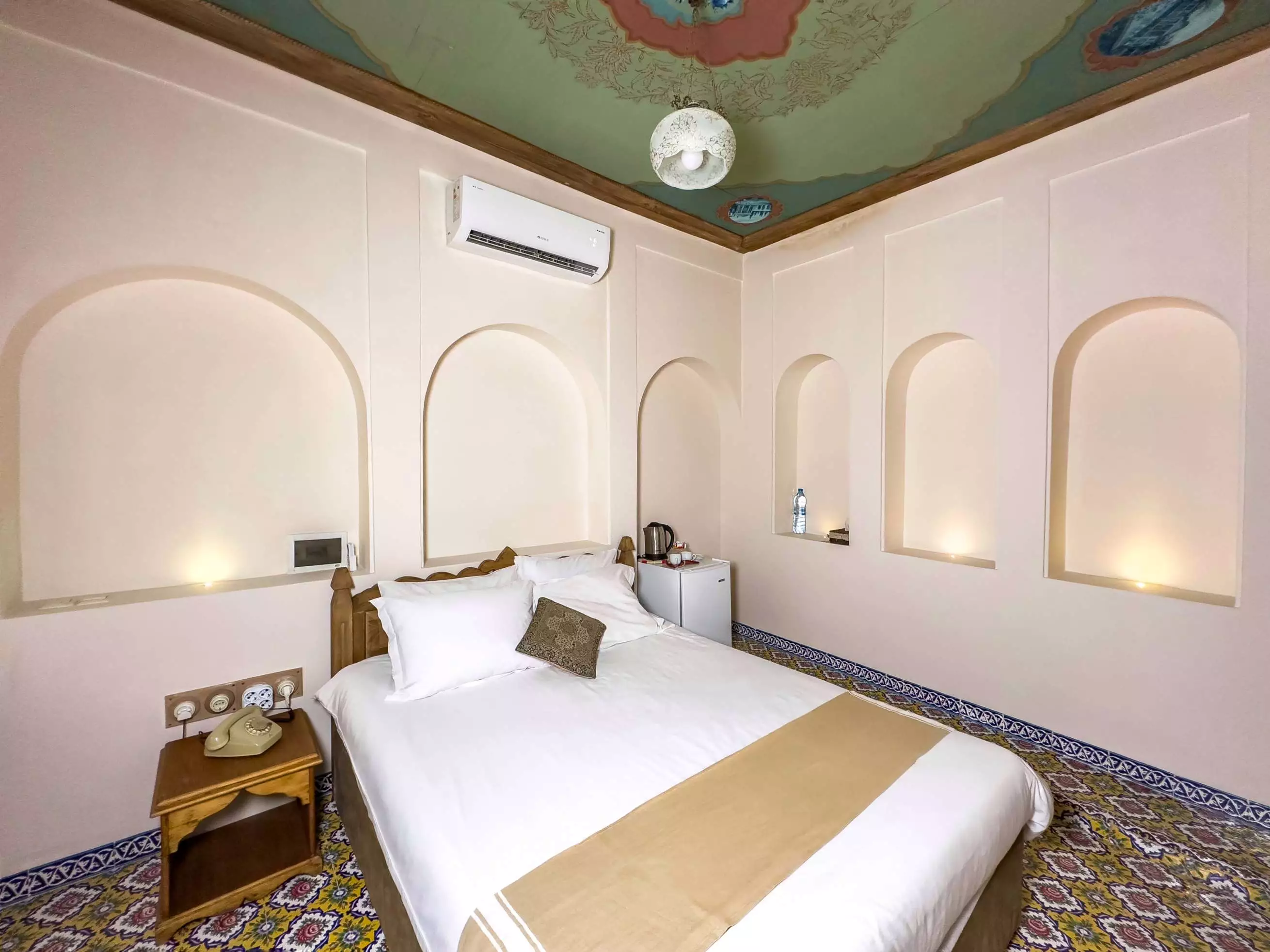 Alibaba https://cdn.alibaba.ir/ostorage/hotel-accommodation-images/68c952beac13a7ed0d865e03_هشتي.webp