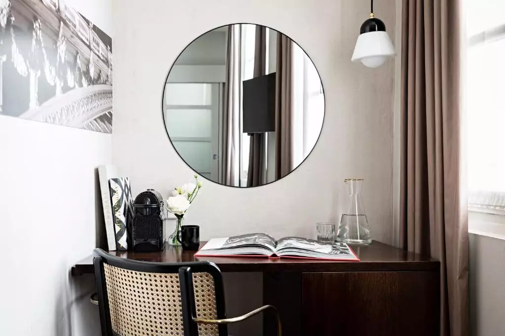 هتل هالیدی این الیزه پاریس