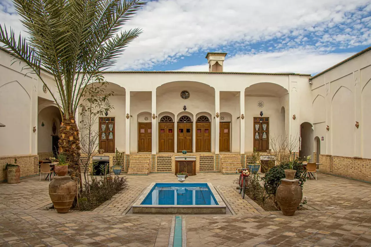 Alibaba https://cdn.alibaba.ir/ostorage/hotel-accommodation-images/699c257546ae9d8e6fb49fae_حیاط.webp