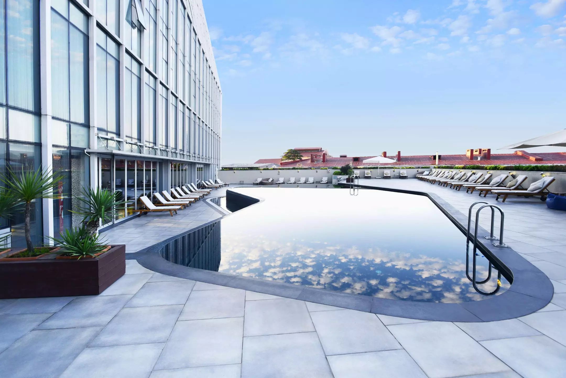 Alibaba https://cdn.alibaba.ir/ostorage/hotel-accommodation-images/69e79b14eb1ae654aaa14c4f_Batumi-Radisson-Blu-Batumi-1.webp