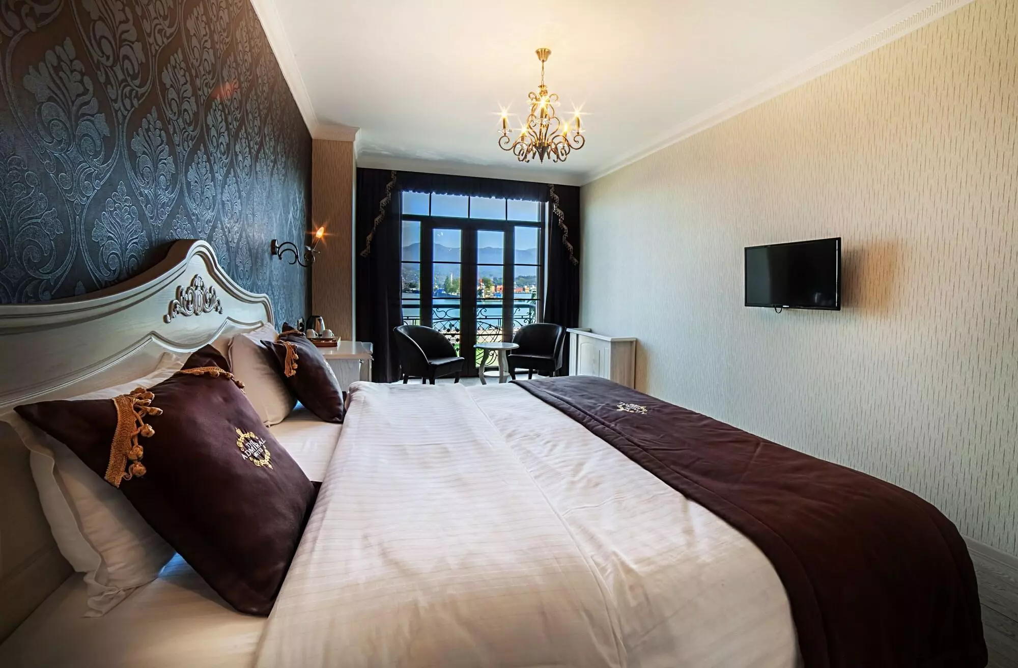 هتل The Admiral Hotel باتومی