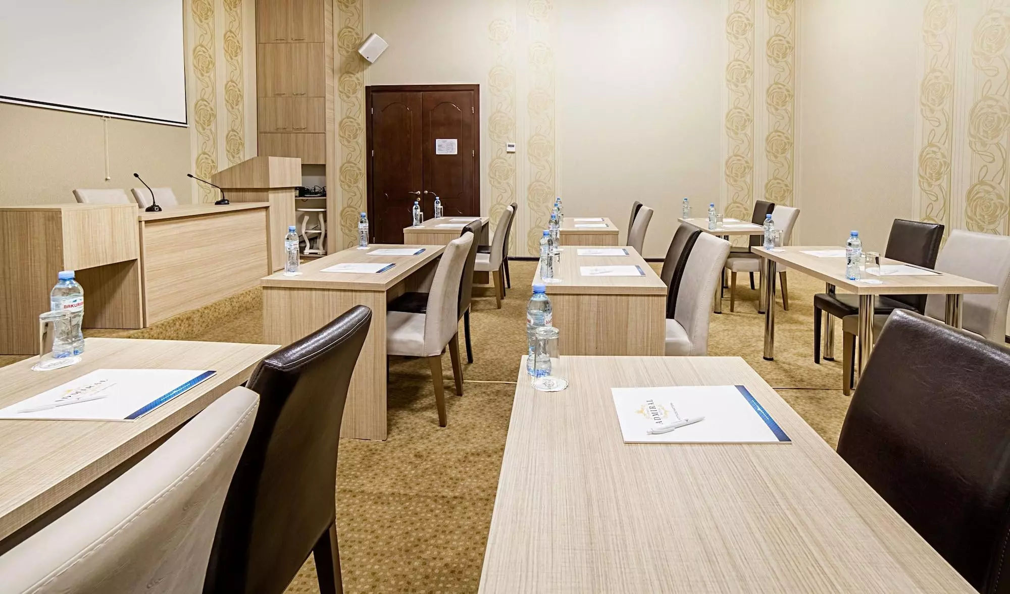 هتل The Admiral Hotel باتومی