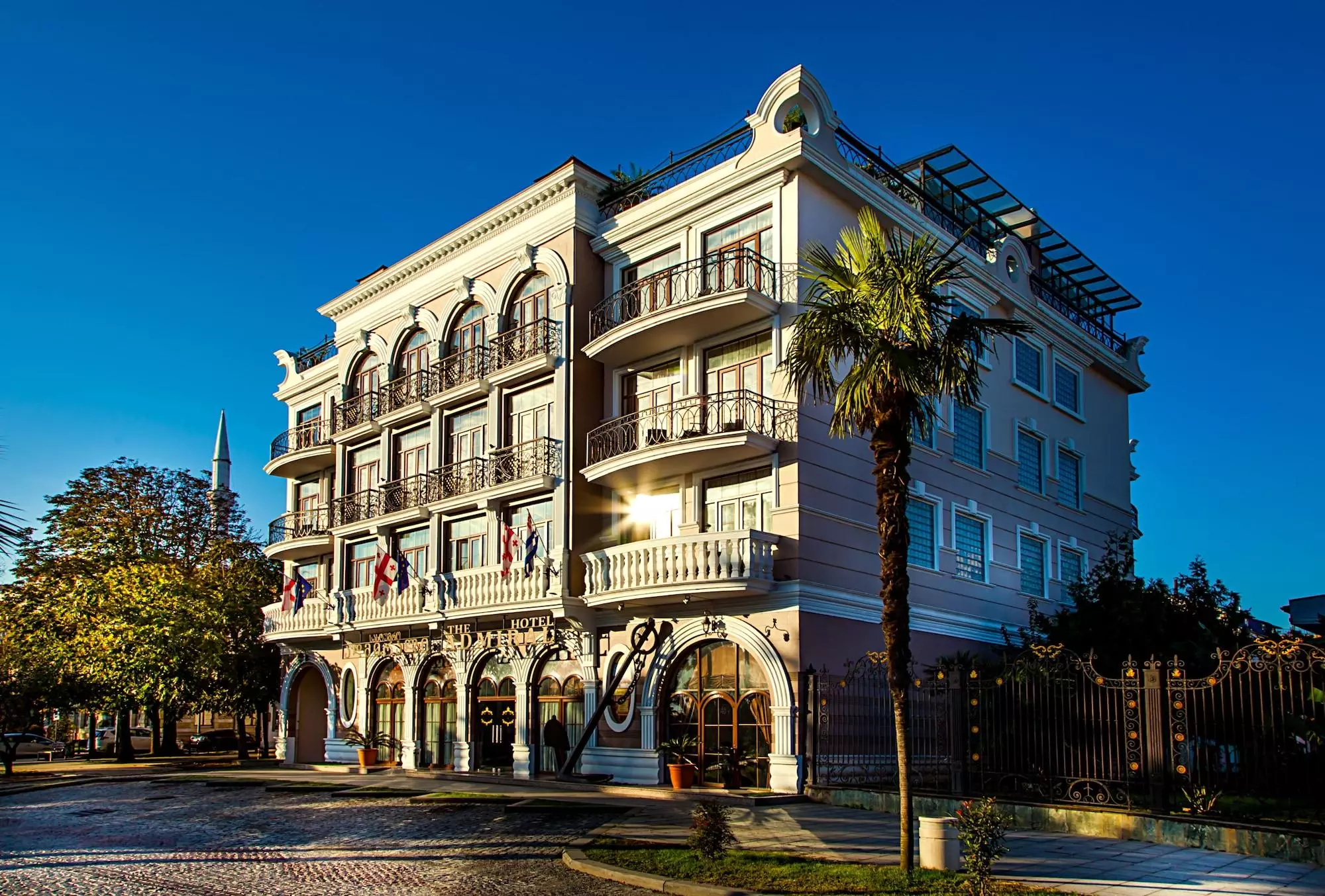 هتل The Admiral Hotel باتومی