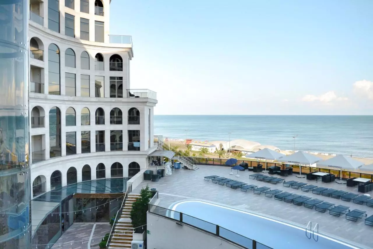 Alibaba https://cdn.alibaba.ir/ostorage/hotel-accommodation-images/69e7a37661ec039ef75676d3_Batumi-Colosseum-Marina-Hotel-0.webp