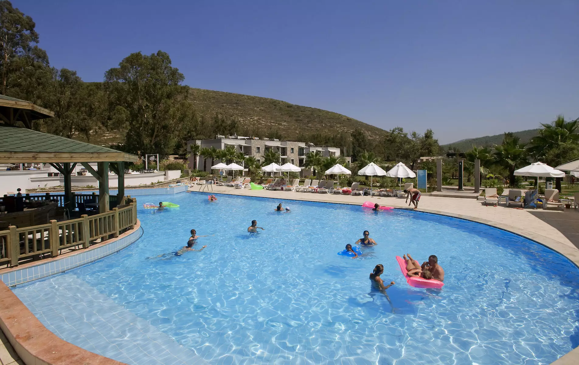 هتل Crystal Green Bay Resort & Spa Güvercinlik