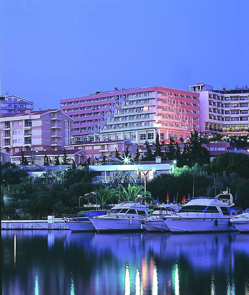 Alibaba https://cdn.alibaba.ir/ostorage/hotel-accommodation-images/69e7ca8feb1ae654aaa15e3d_Kusadasi-Marina-Hotel-Kusadasi-0.webp